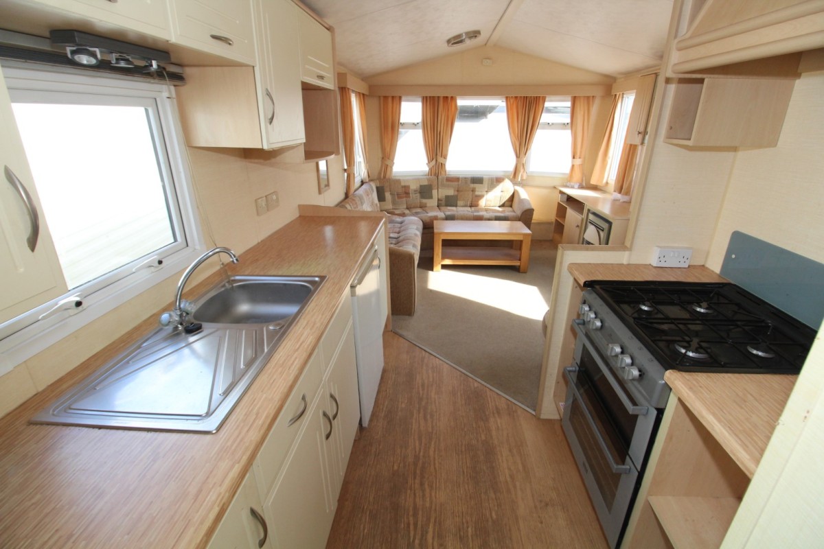 2010 Willerby Herald Gold kitchen to lounge area