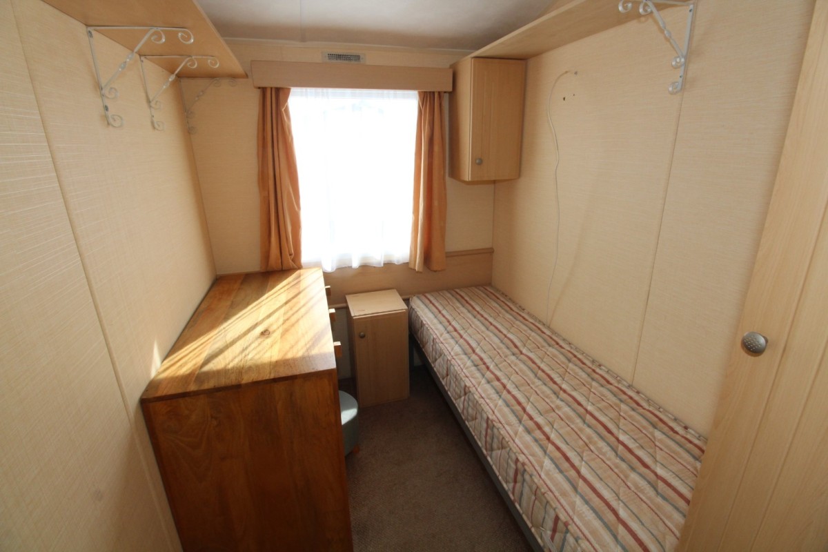 2010 Willerby Herald Gold bedroom with single bed