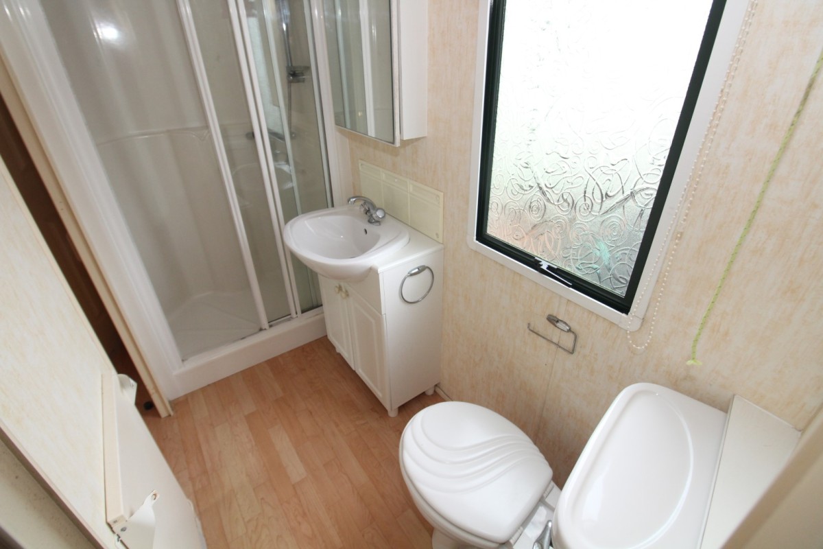 2004 Willerby Westmorland family bathroom