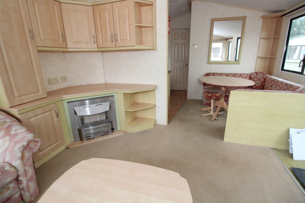 lounge to dining area in the 2004 Willerby Westmorland