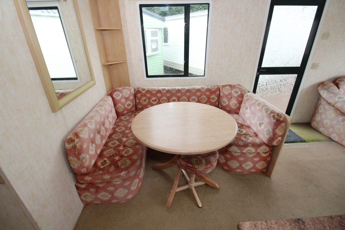 dining area in the 2004 Willerby Westmorland