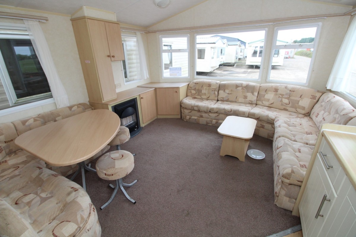 2006 Willerby Richmond dining area to lounge