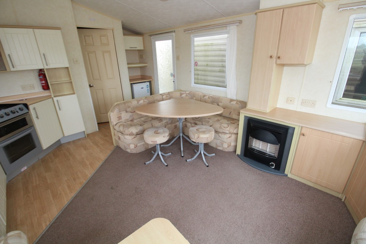 2006 Willerby Richmond dining area