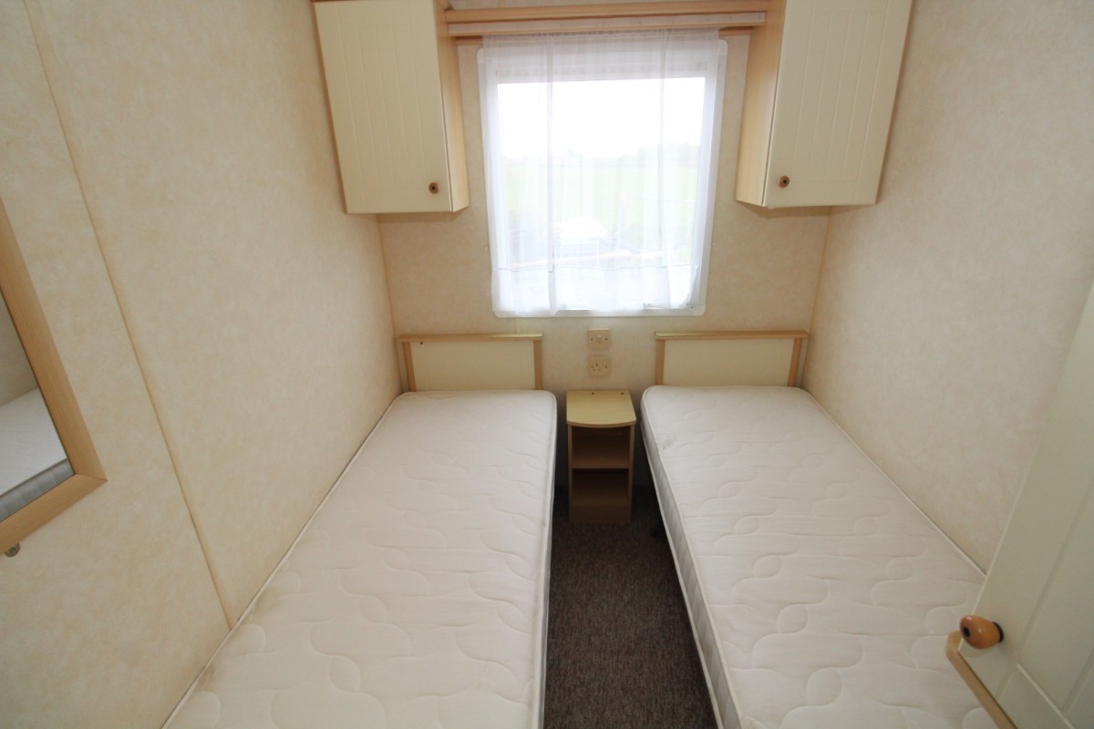 2006 Willerby Richmond twin bedroom