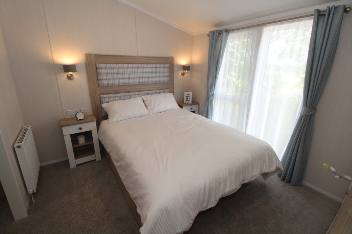 2023 Swift Edmonton Lodge luxury double bedroom