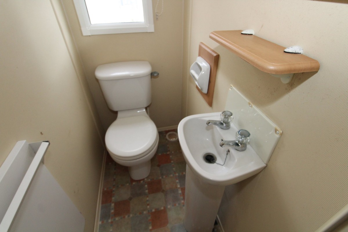 2004 Cosalt Albany Super toilet room