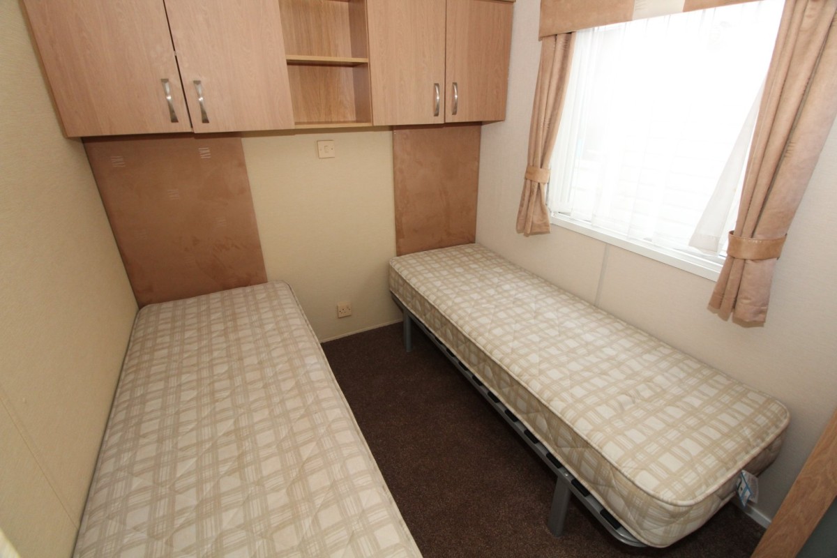 2012 BK Grosvenor twin bedroom