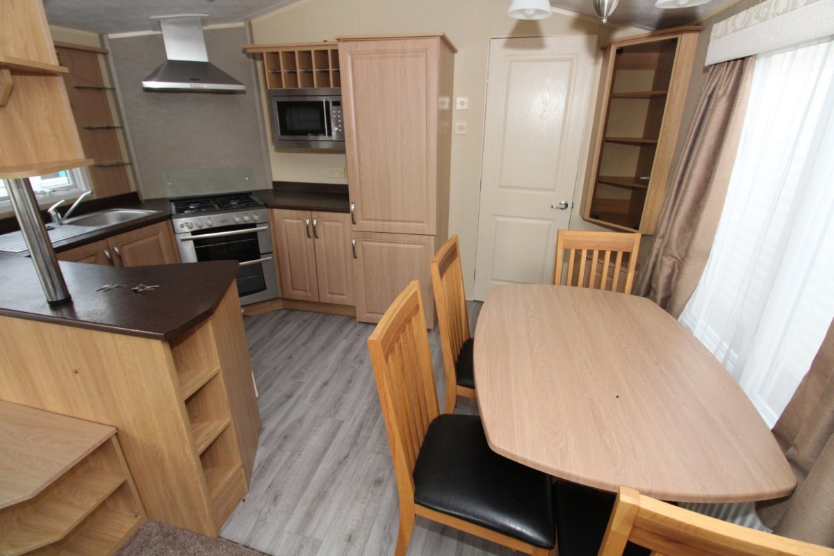 dining area to kitchen in the 2012 BK Grosvenor