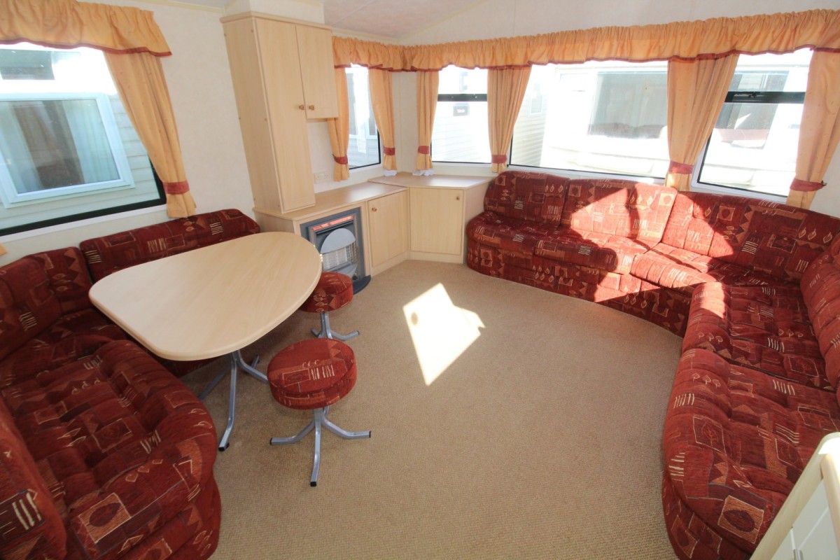 2007 Willerby Richmond dining and lounge area