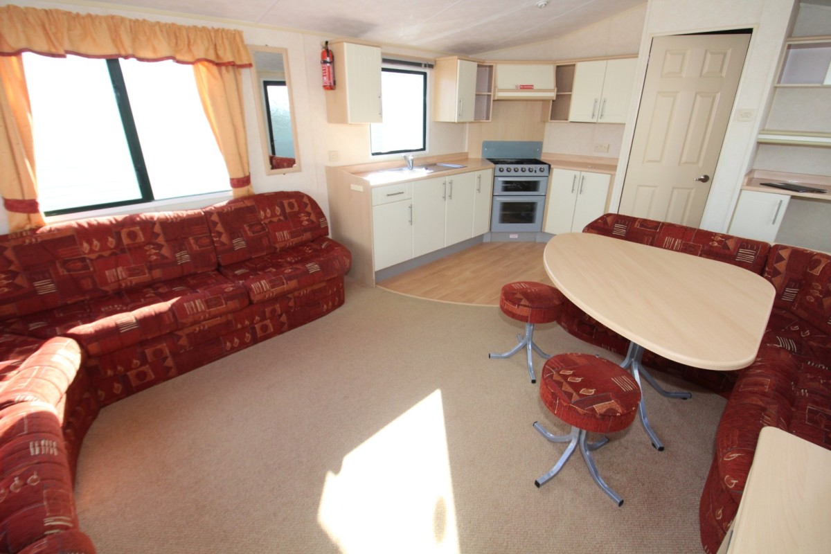 2007 Willerby Richmond dining area to kitchen