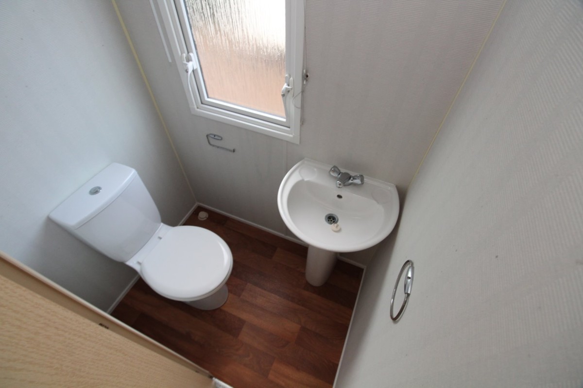 2011 Willerby Westcoast washroom with toilet