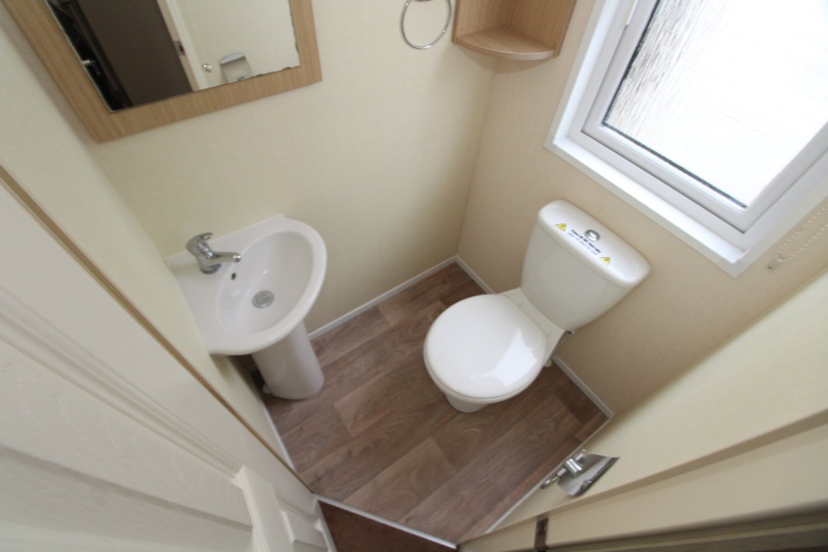 en-suite bathroom in the 2012 Regal Lodge