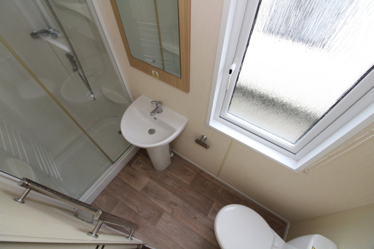 2012 Regal Lodge family shower room