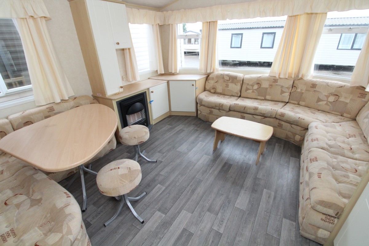 2006 Willerby Richmond dining area to lounge