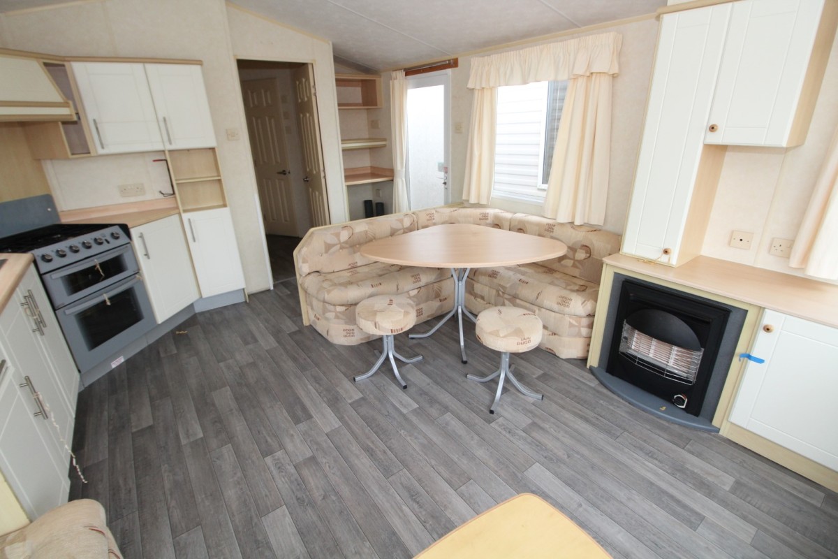 dining area in the 2006 Willerby Richmond