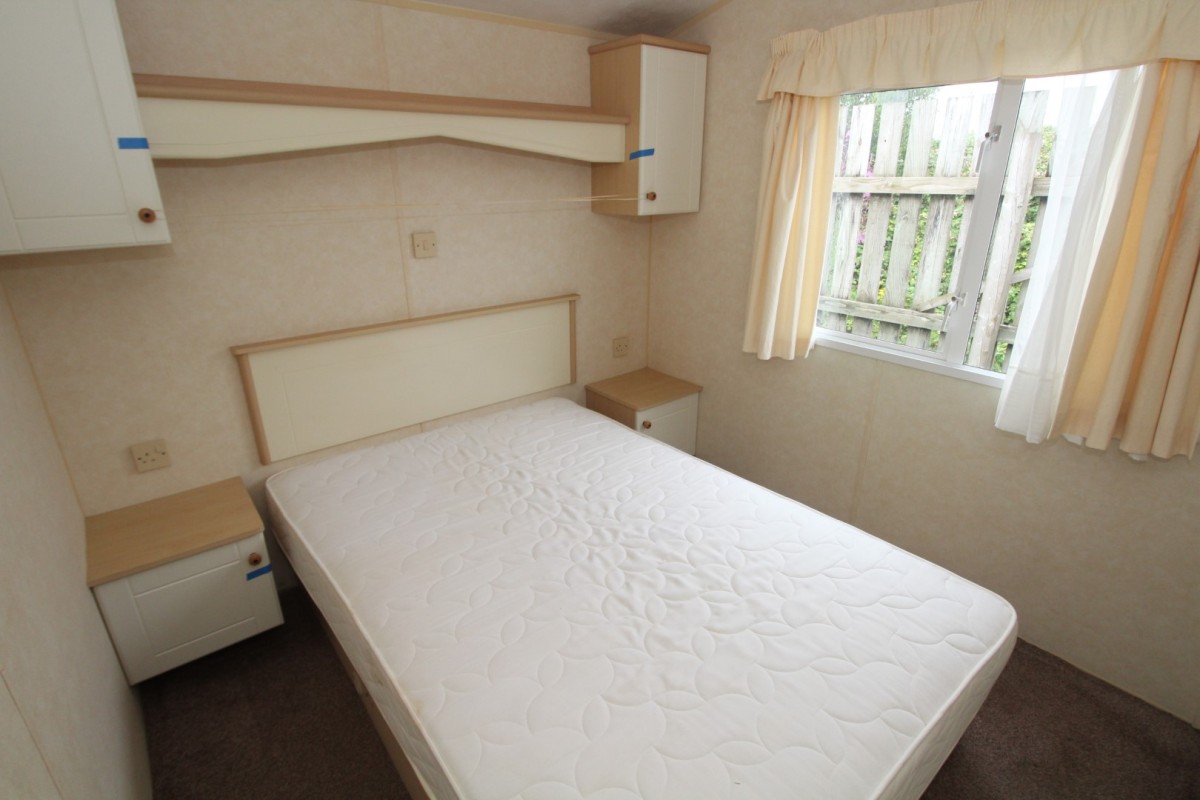 2006 Willerby Richmond double bedroom