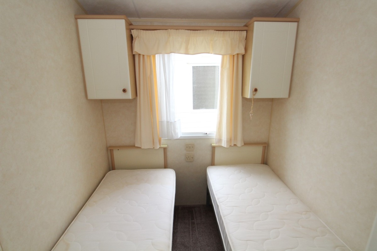 2006 Willerby Richmond twin bedroom