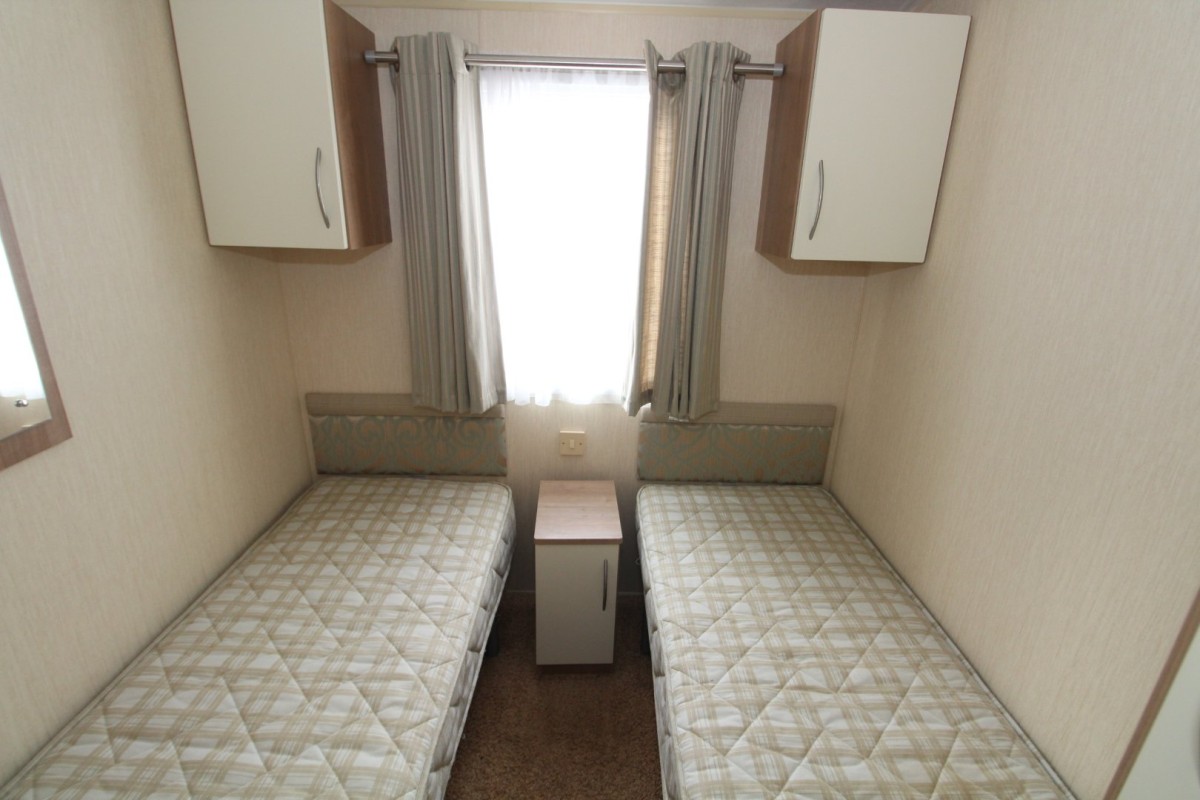 2012 Willerby New Hampton twin bedrooms