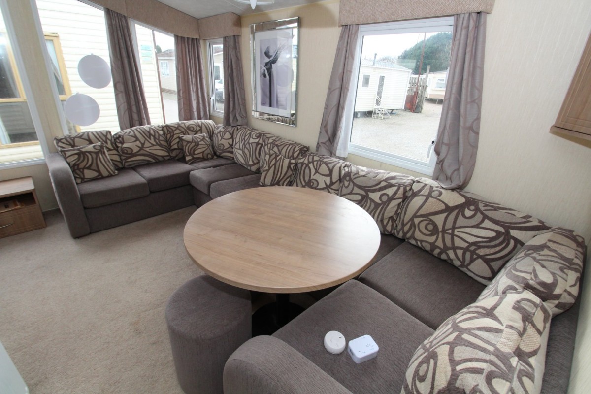 2012 Willerby New Hampton lounge and dining area