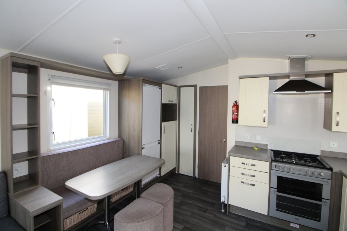 dining area in the 2015 Willerby Cameo