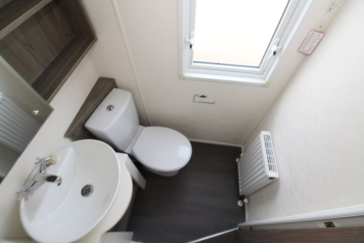 en-suite toilet in the 2015 Willerby Cameo