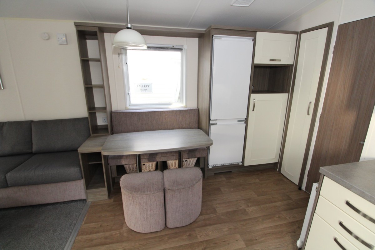 dining area in the 2015 Willerby Cameo