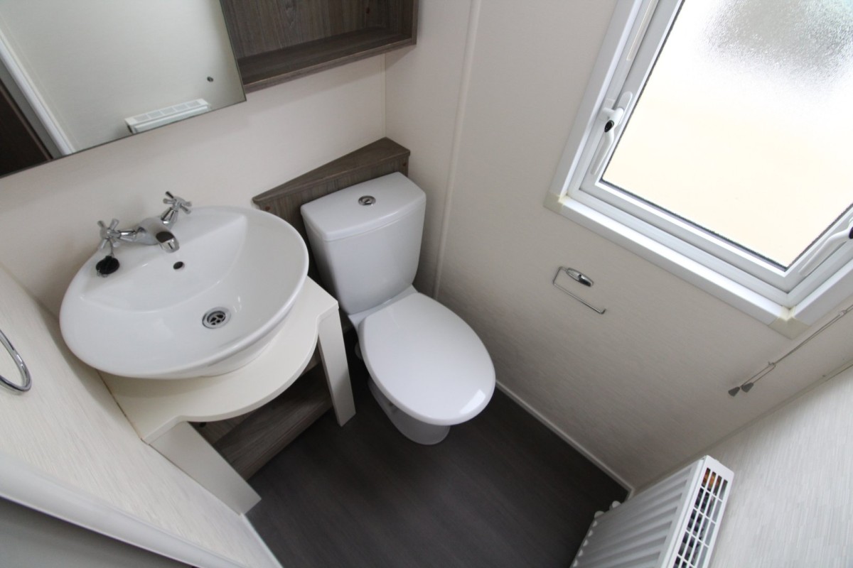 en-suite toilet in the 2015 Willerby Cameo