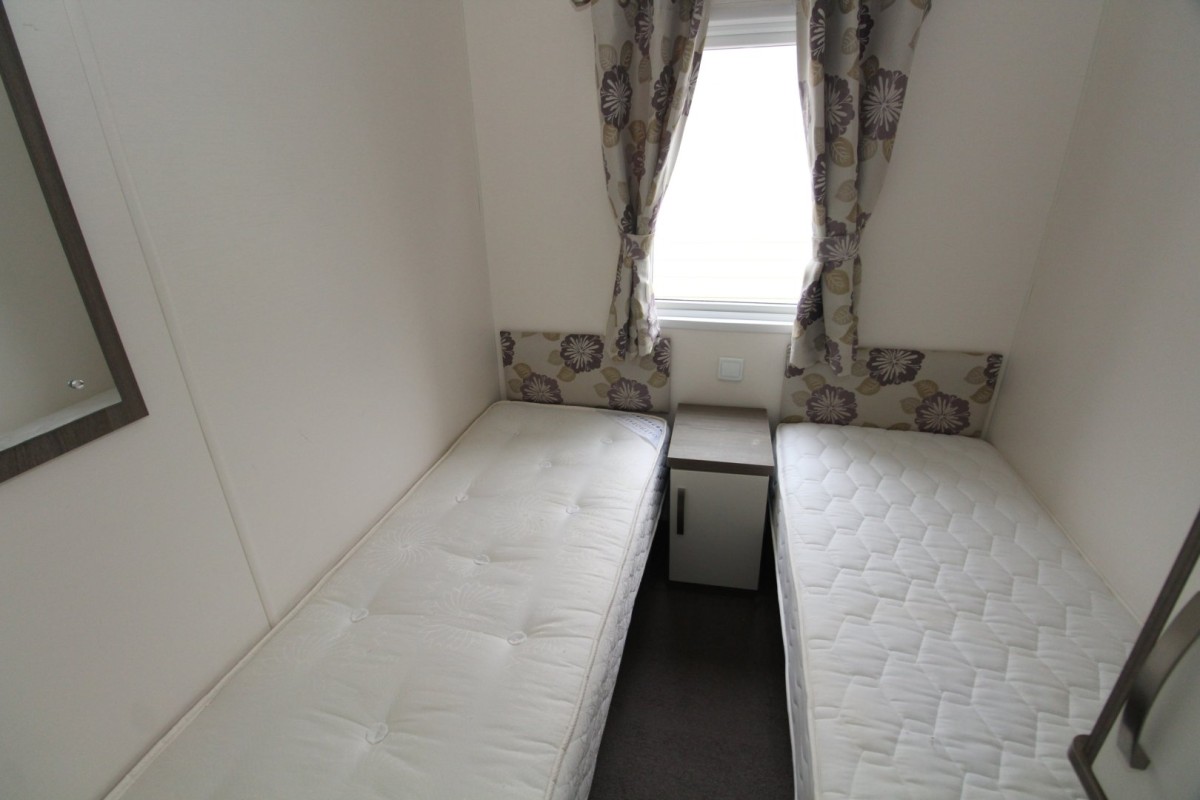 2015 Willerby Cameo twin bedroom