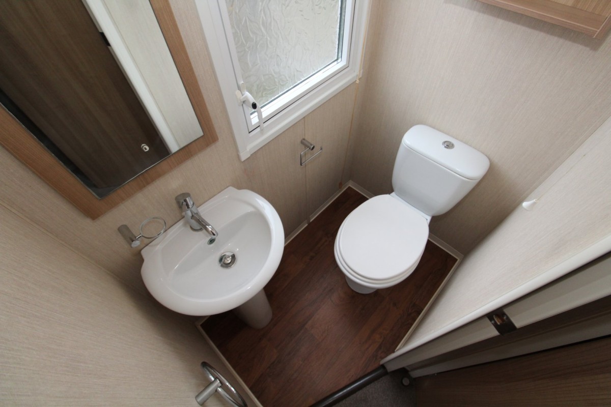 2012 Swift Bordeaux en-suite bathroom