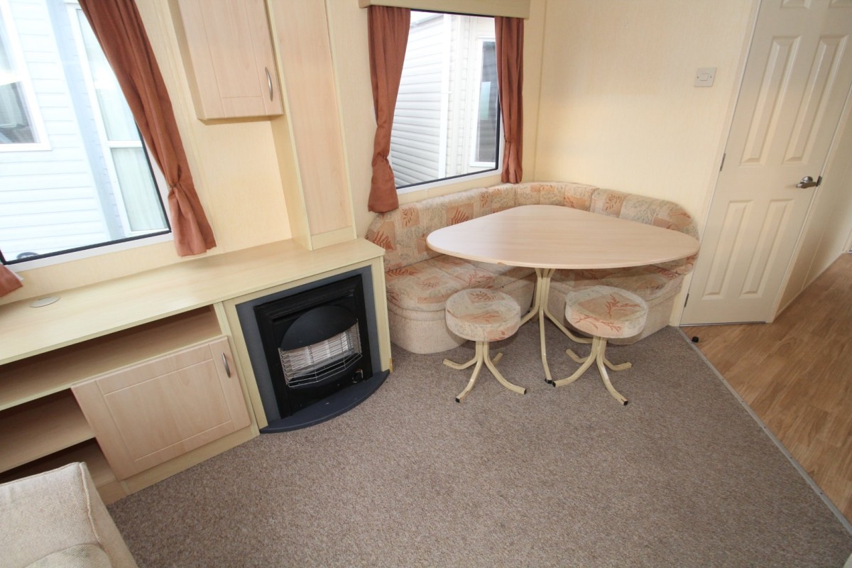 2007 Willerby Herald dining area