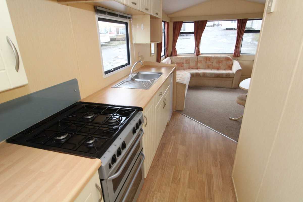 kitchen to lounge in the 2007 Willerby Herald