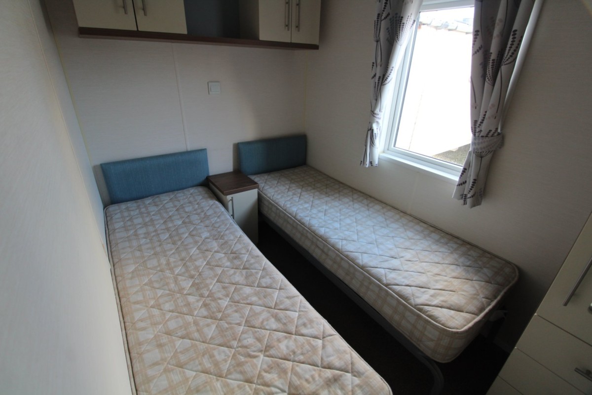 2015 Willerby Azure twin bedroom