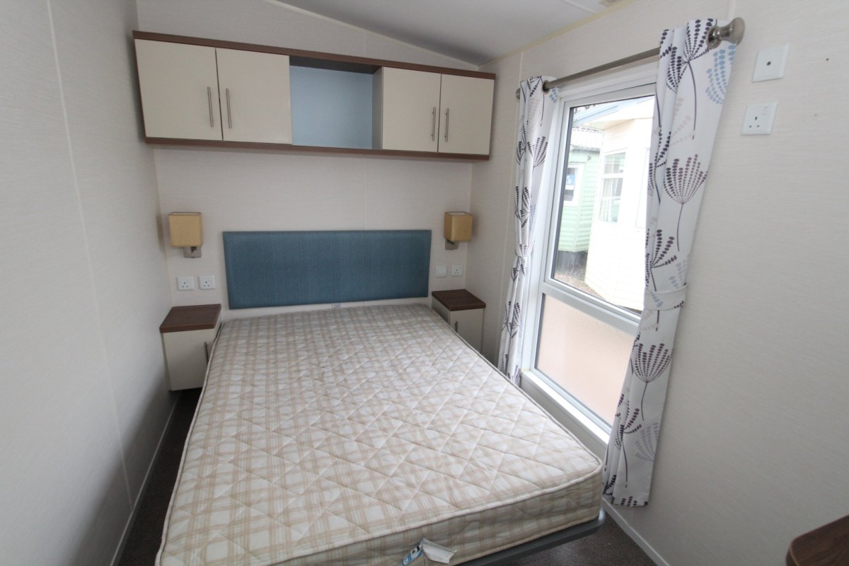 2015 Willerby Azure double bedroom