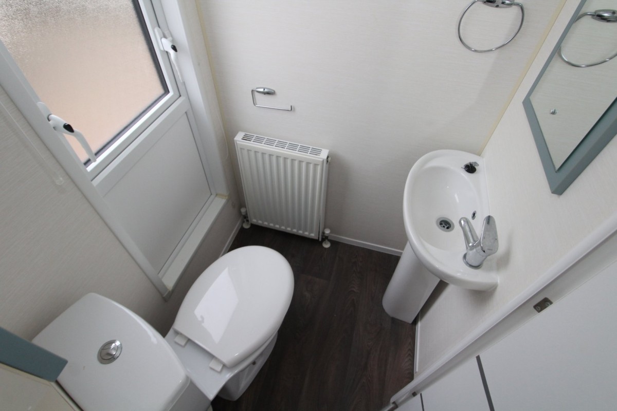 en-suite bathroom in the 2015 Willerby Azure