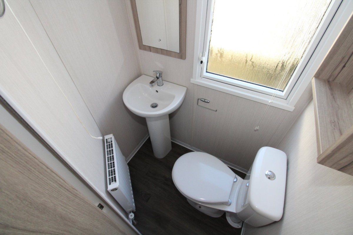 2020 Swift Loire toilet room