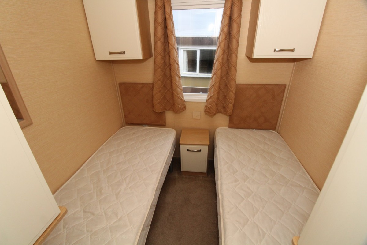 2010 Willerby Granada twin bedroom