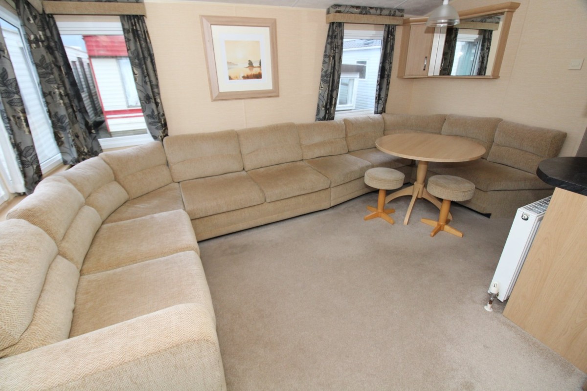 lounge with dining table in the 2010 Willerby Granada