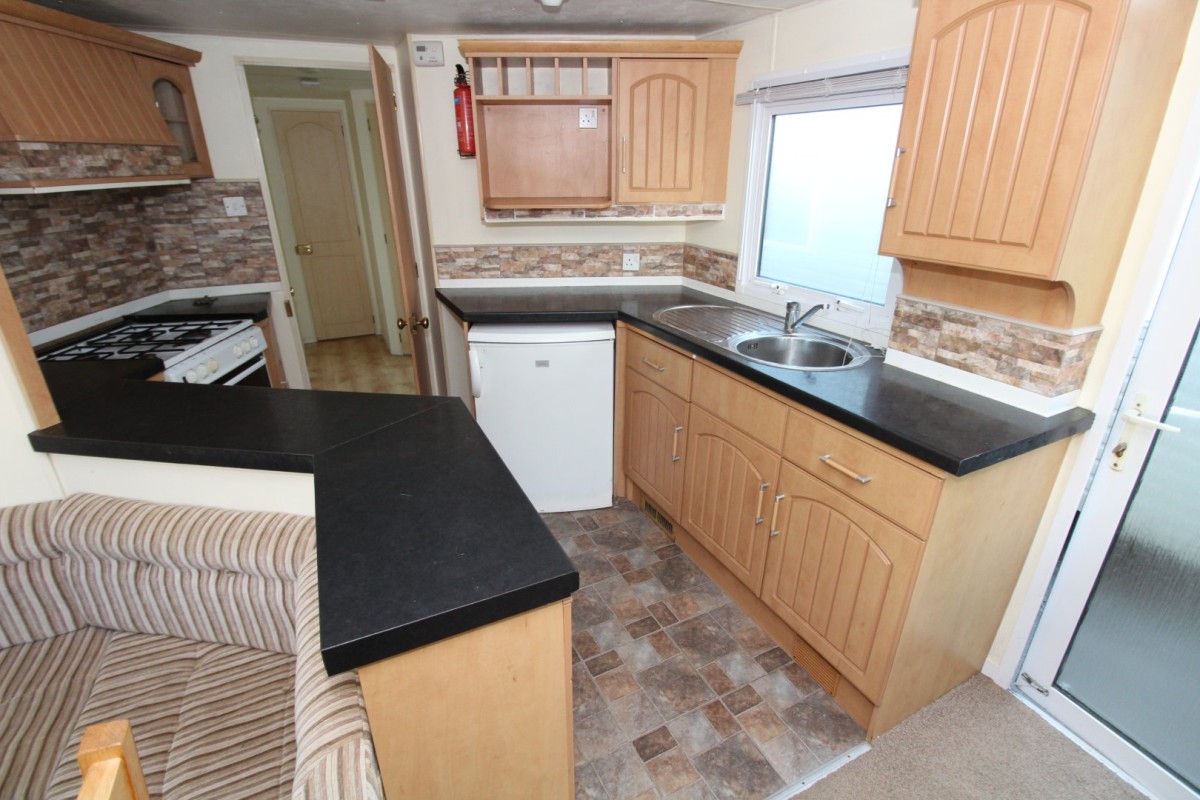 modern kitchen in the 2004 Atlas Moonstone