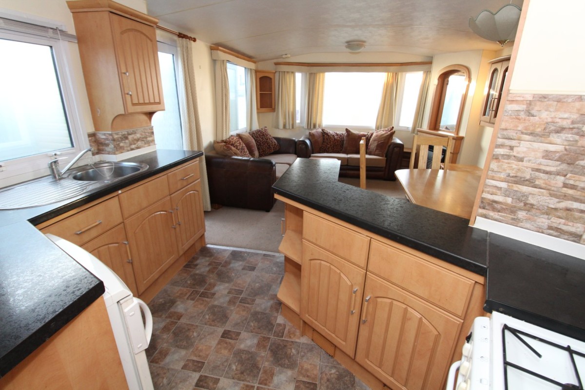 kitchen to lounge in the 2004 Atlas Moonstone